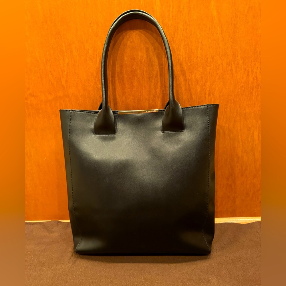 BCBGMaxAzria Cleo Tote Bag/100% Leather/Black/100% Cotton Lined/Clean In-Out/EUC